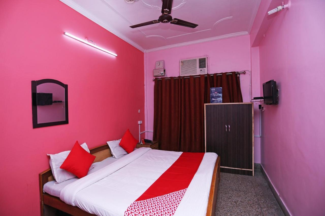 Hotel Oyo New Metro Near Phoenix United 3*