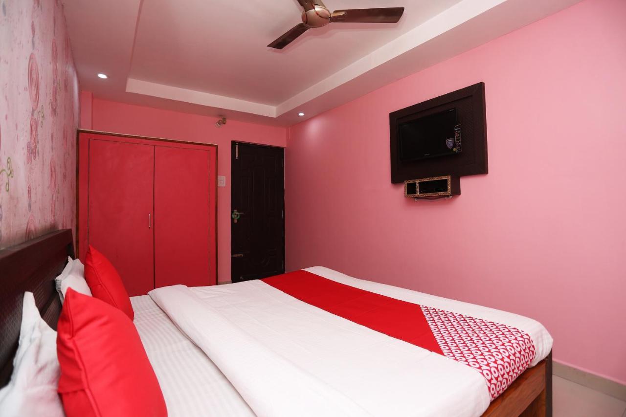 Hotel Oyo New Metro Near Phoenix United 3*
