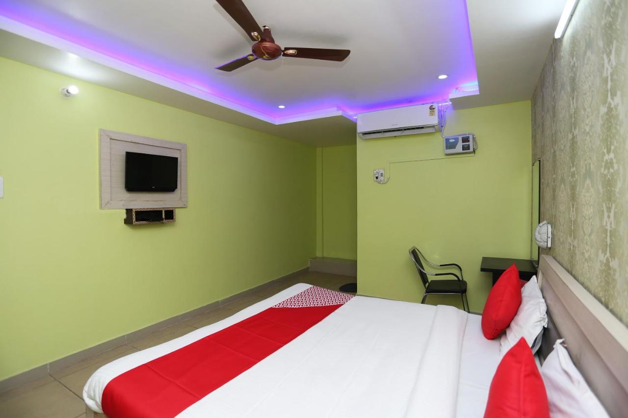 Oyo New Metro Near Phoenix United Hotel