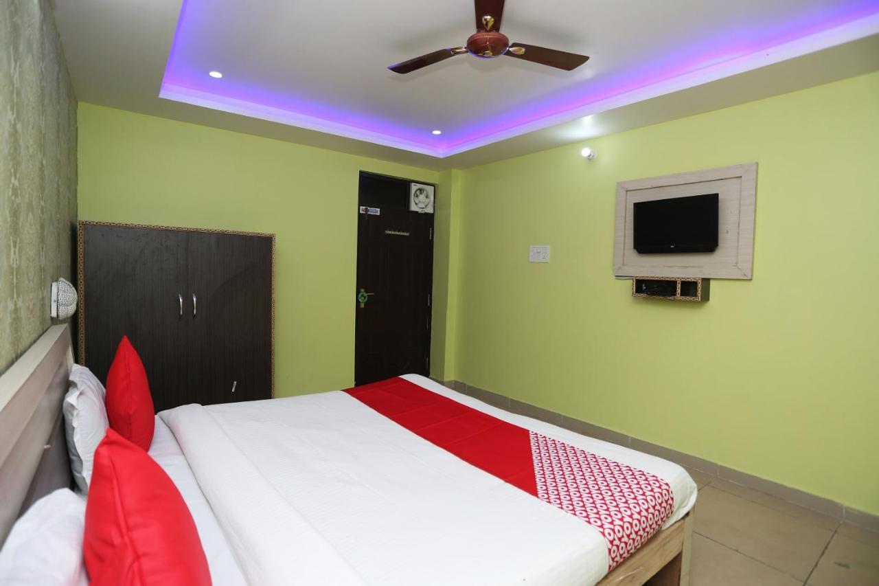 Oyo New Metro Near Phoenix United Hotel