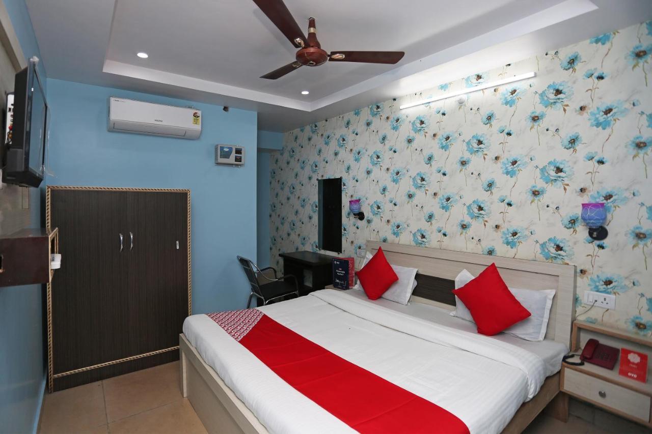 Oyo New Metro Near Phoenix United Lucknow
