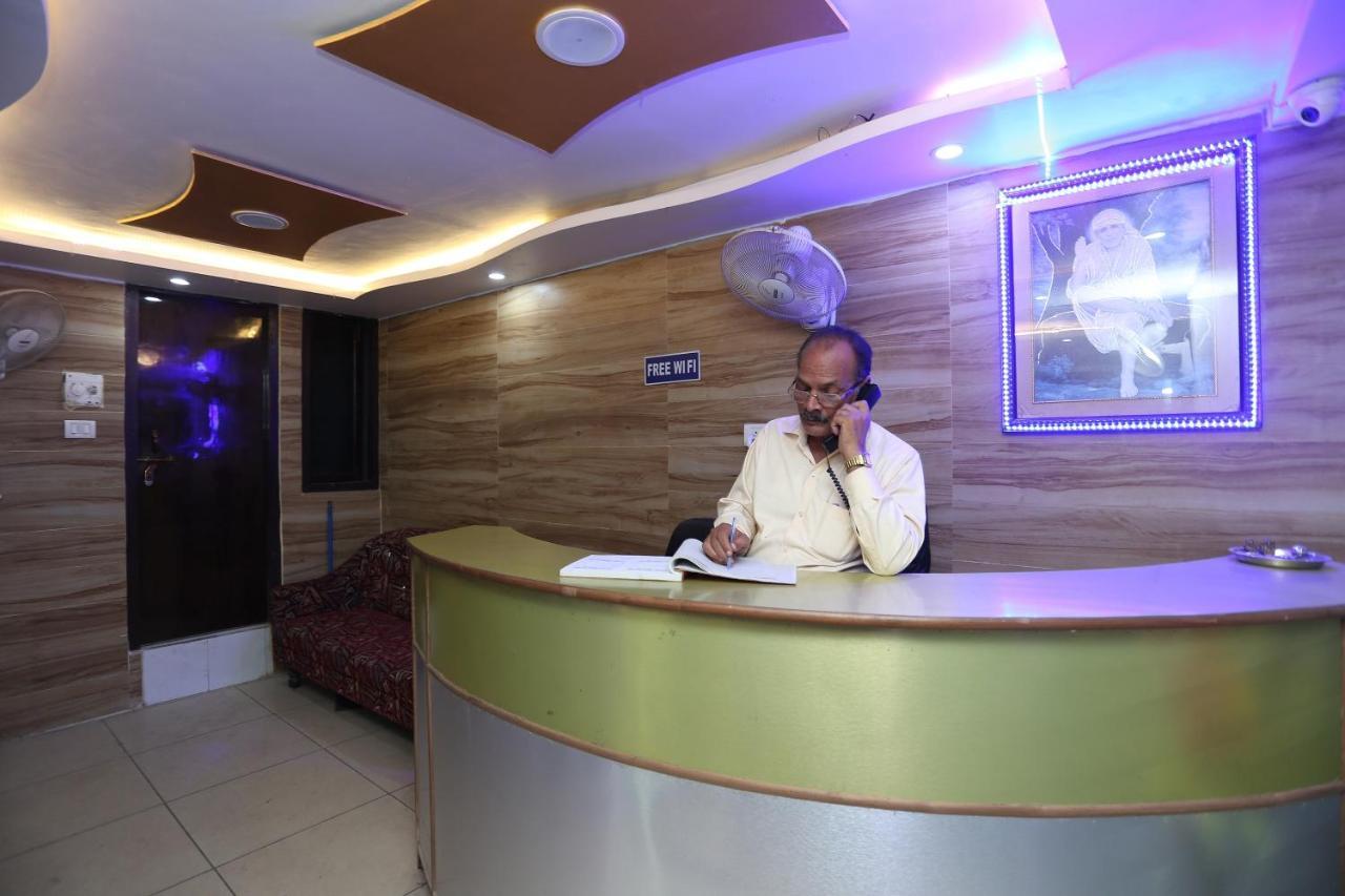 Oyo New Metro Near Phoenix United Hotel