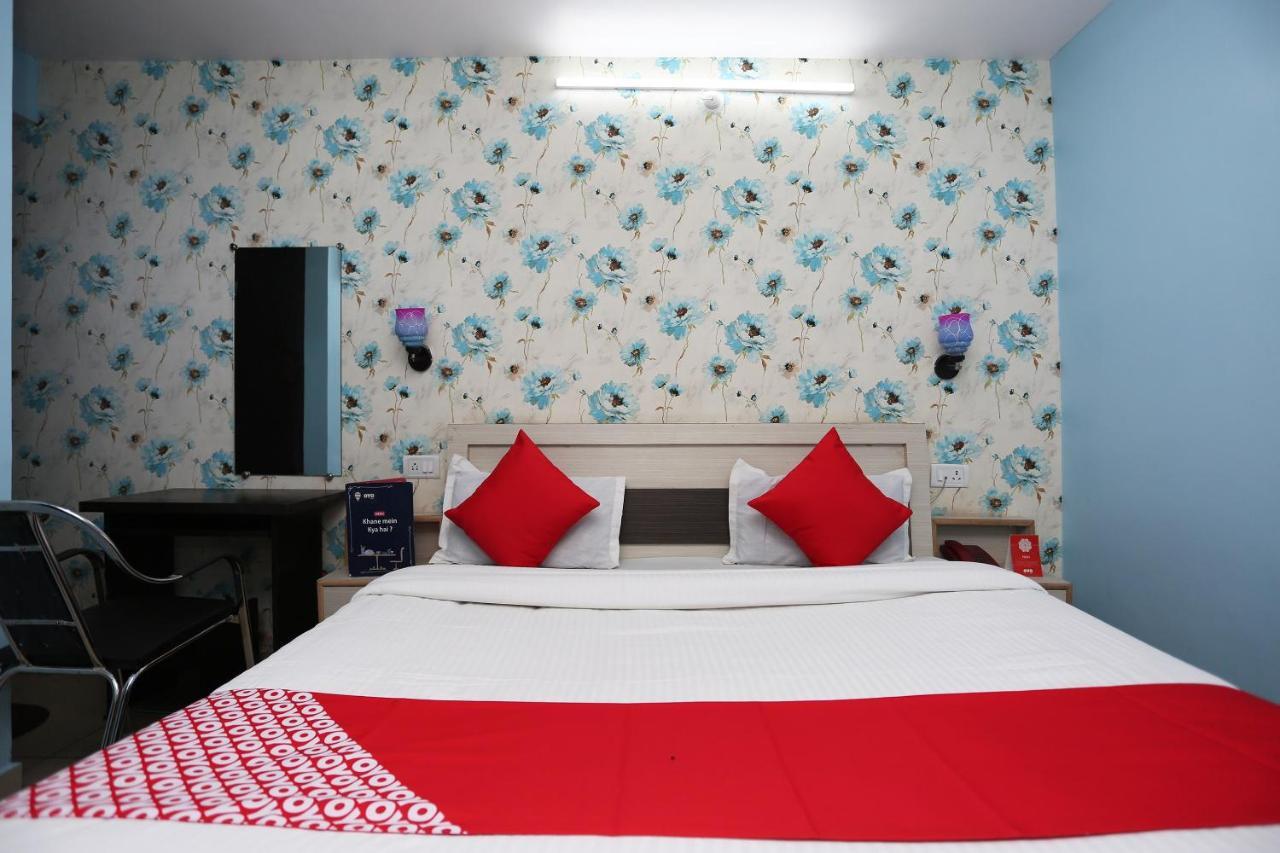 Hotel Oyo New Metro Near Phoenix United 3*