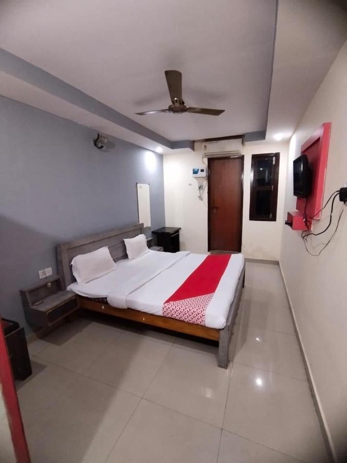 Hotel Oyo New Metro Near Phoenix United 3*