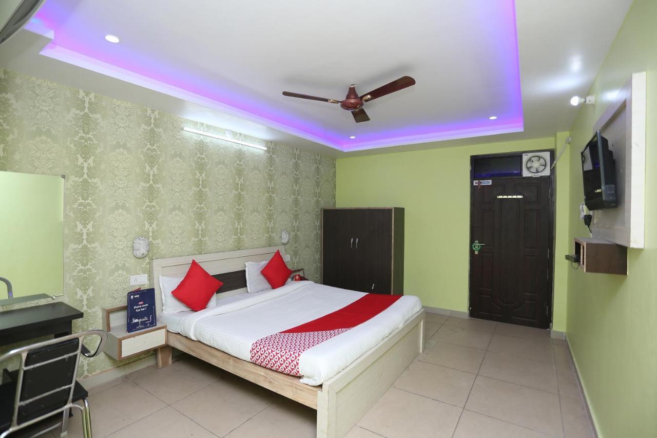 Hotel Oyo New Metro Near Phoenix United 3*