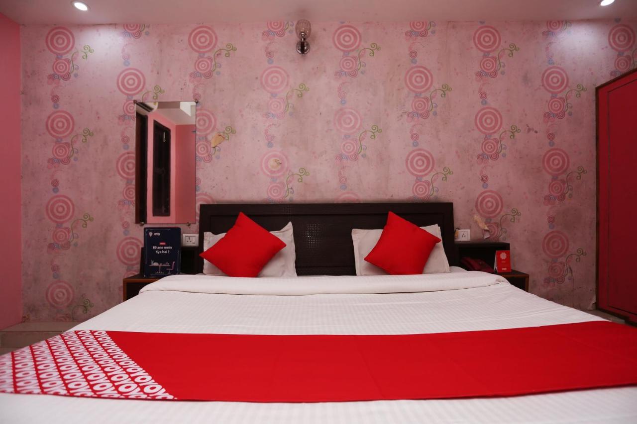 Hotel Oyo New Metro Near Phoenix United Lucknow